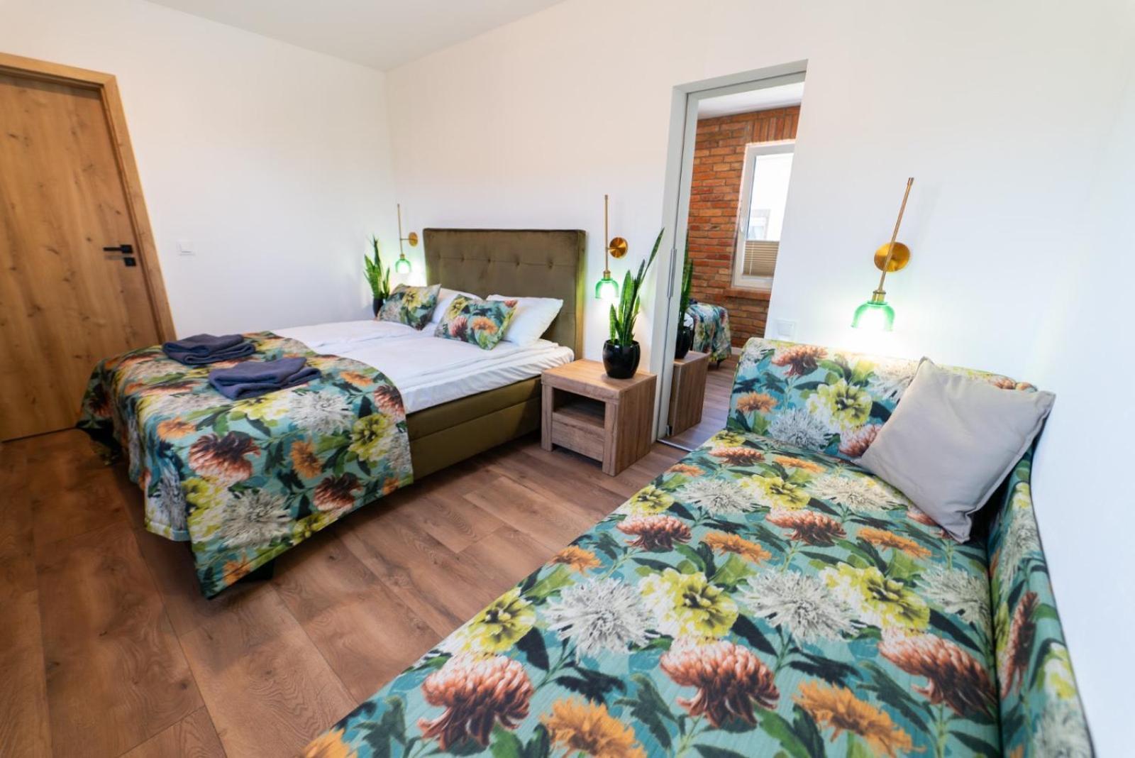Cztery Pory Roku Apartment Wiele Ngoại thất bức ảnh